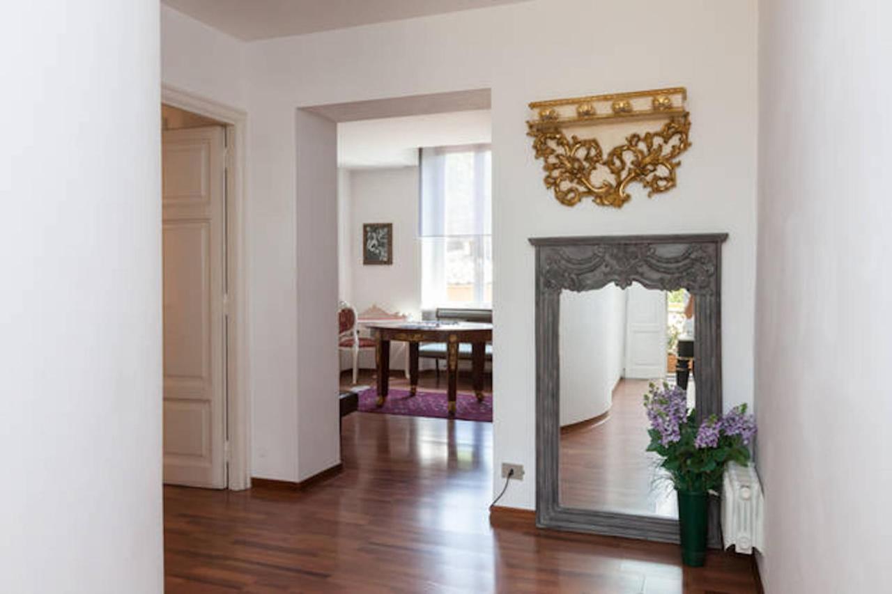 Spanish Steps Corner Apartment Rom