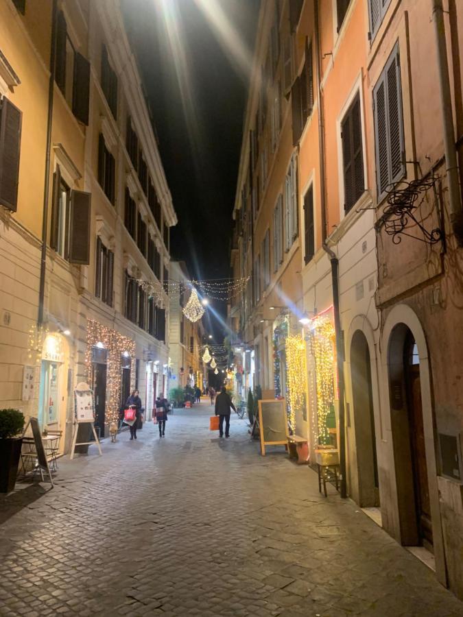 Spanish Steps Corner Apartment Rom